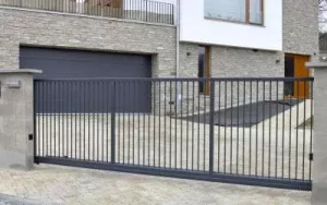 Ocelová pozinkovaná konstrukce.